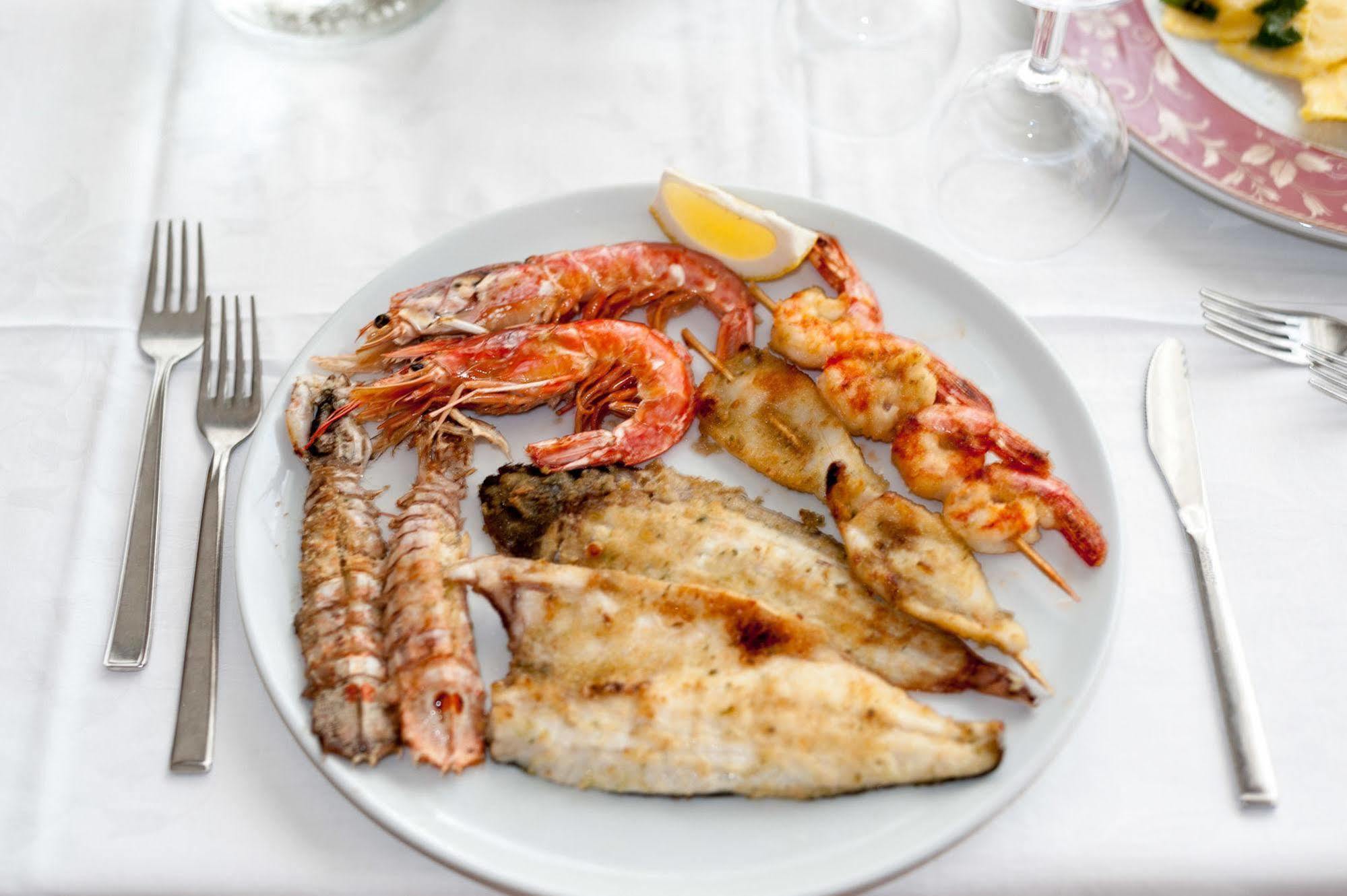 Regina Hotel E Ristorante プンタ・マリーナ エクステリア 写真
